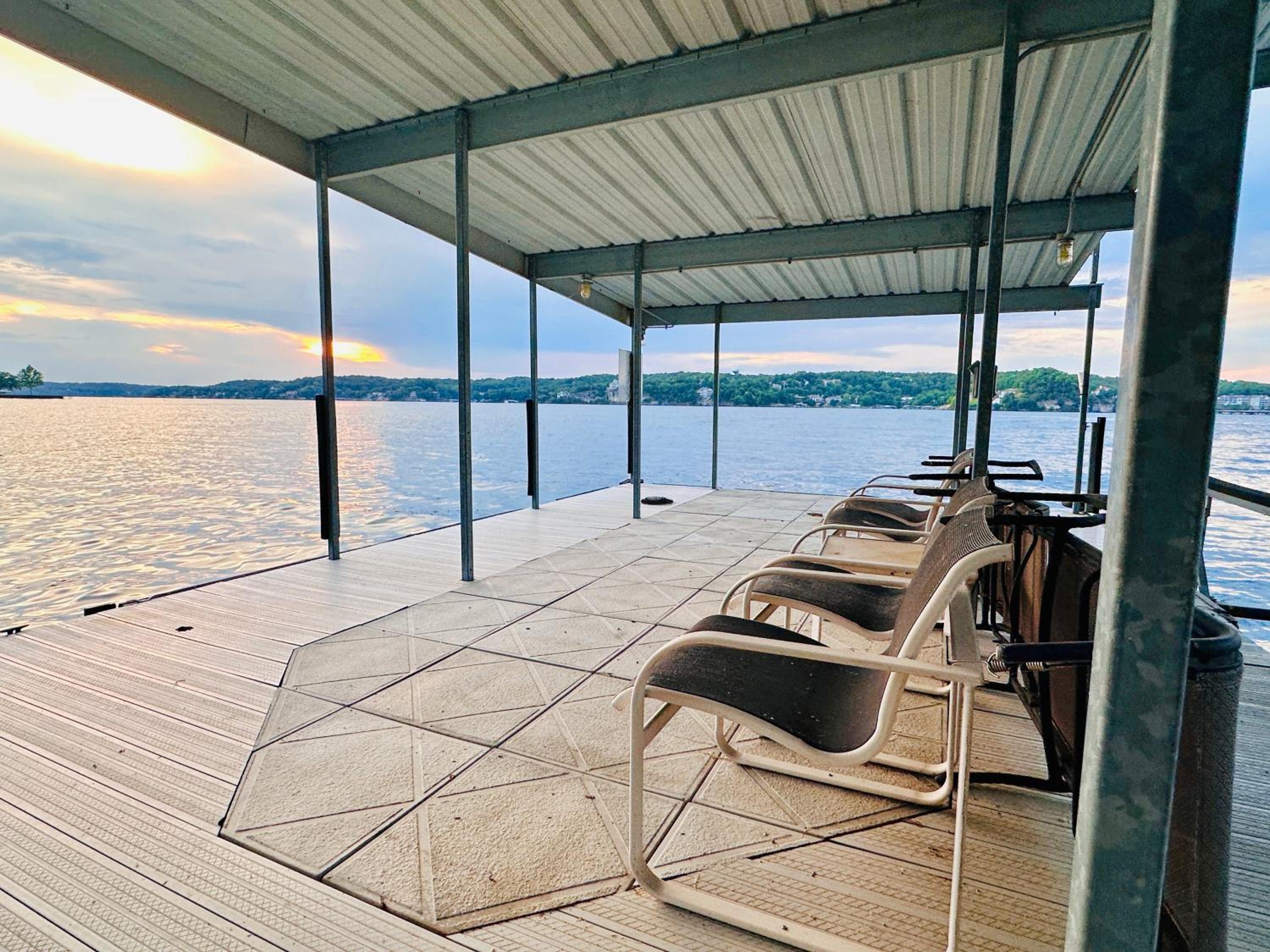 Unforgettable Views & Lakefront Firepit Nights