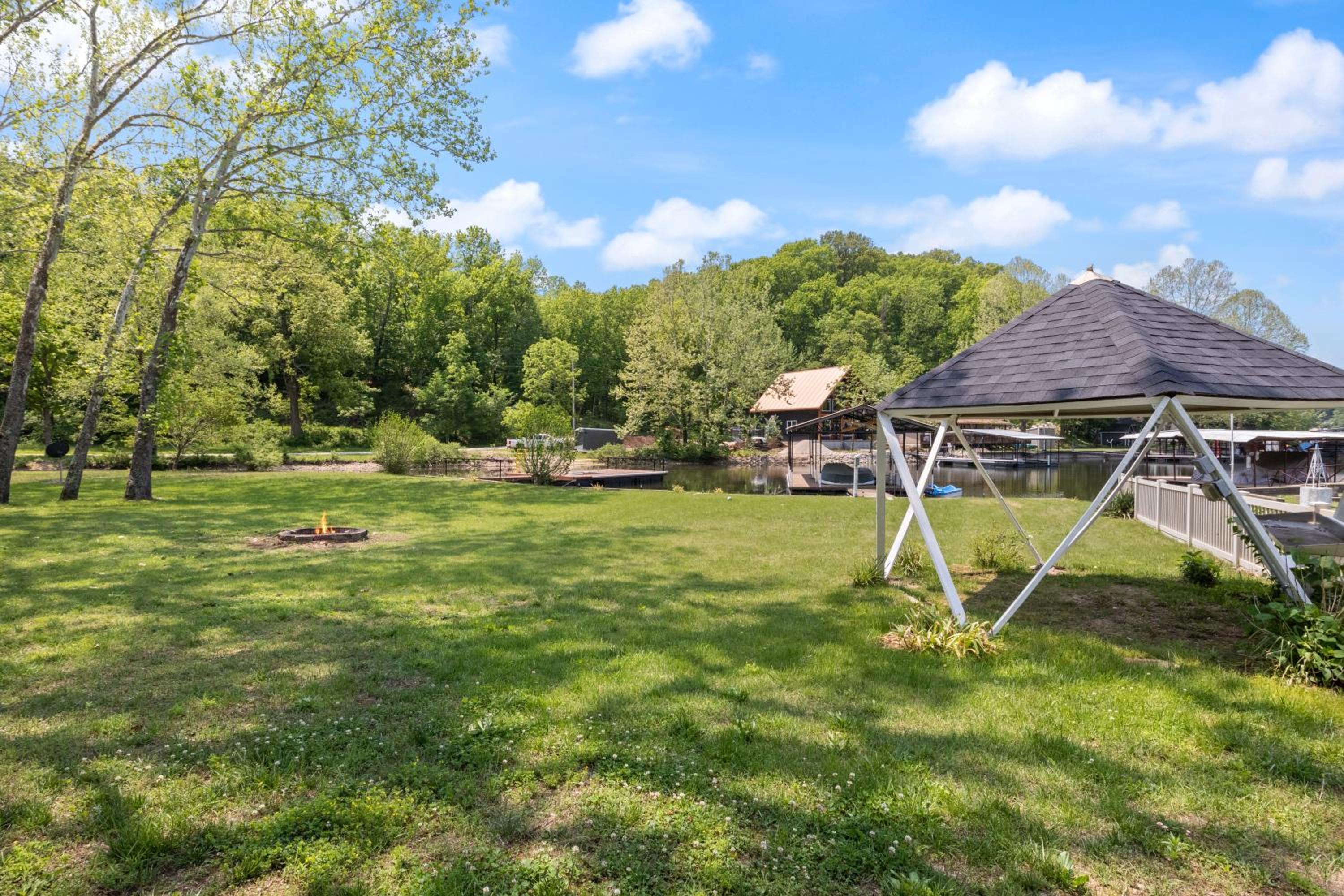 New! 2 Homes-Firepit, Hot Tub, Huge Yard and Dock