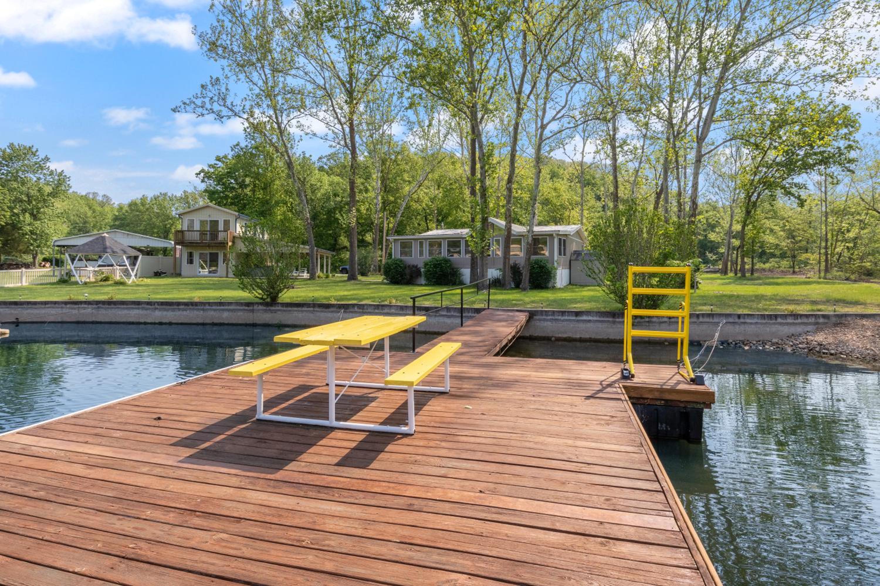 New! 2 Homes-Firepit, Hot Tub, Huge Yard and Dock