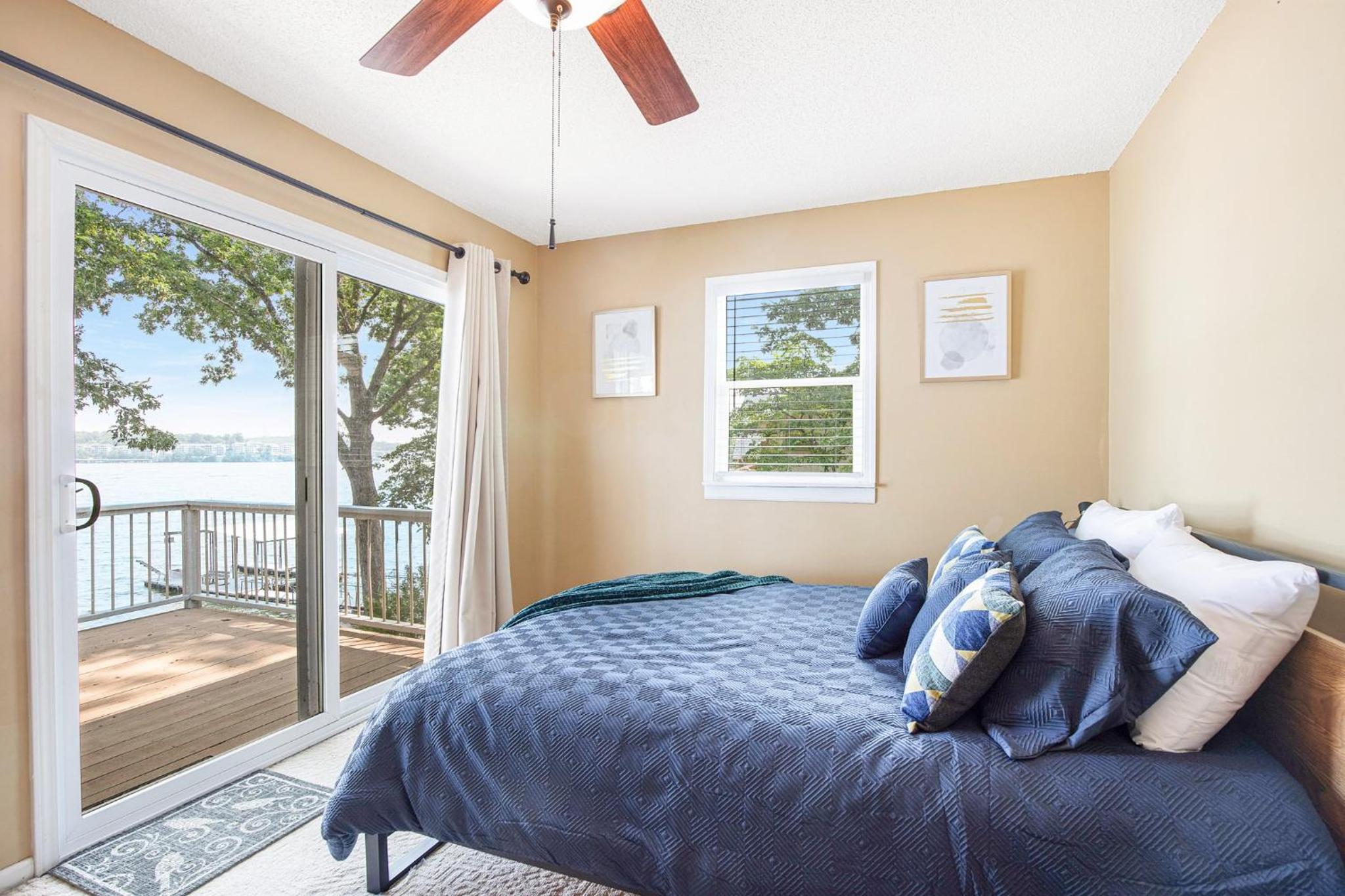 Unforgettable Views & Lakefront Firepit Nights