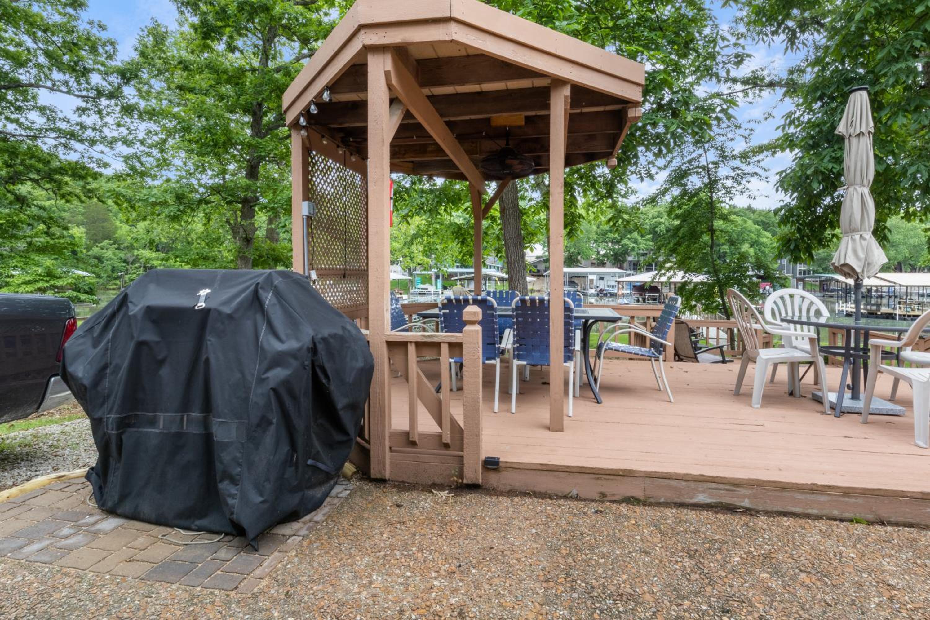 Lakefront Retreat w/ Private Dock, Kayaks, Swim Mat & Lake Views