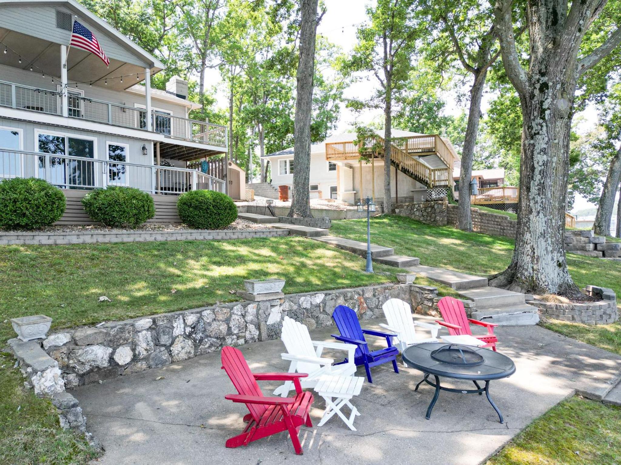 Unforgettable Views & Lakefront Firepit Nights