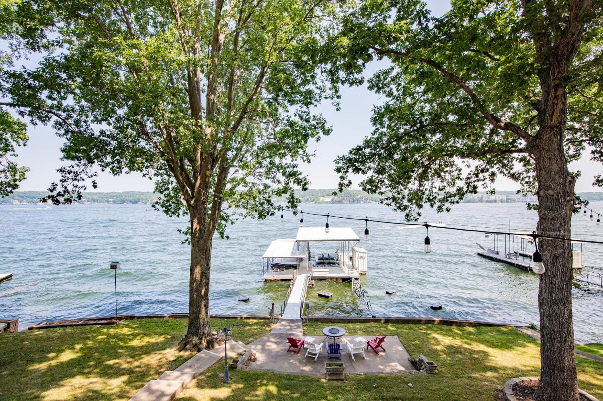 Unforgettable Views & Lakefront Firepit Nights