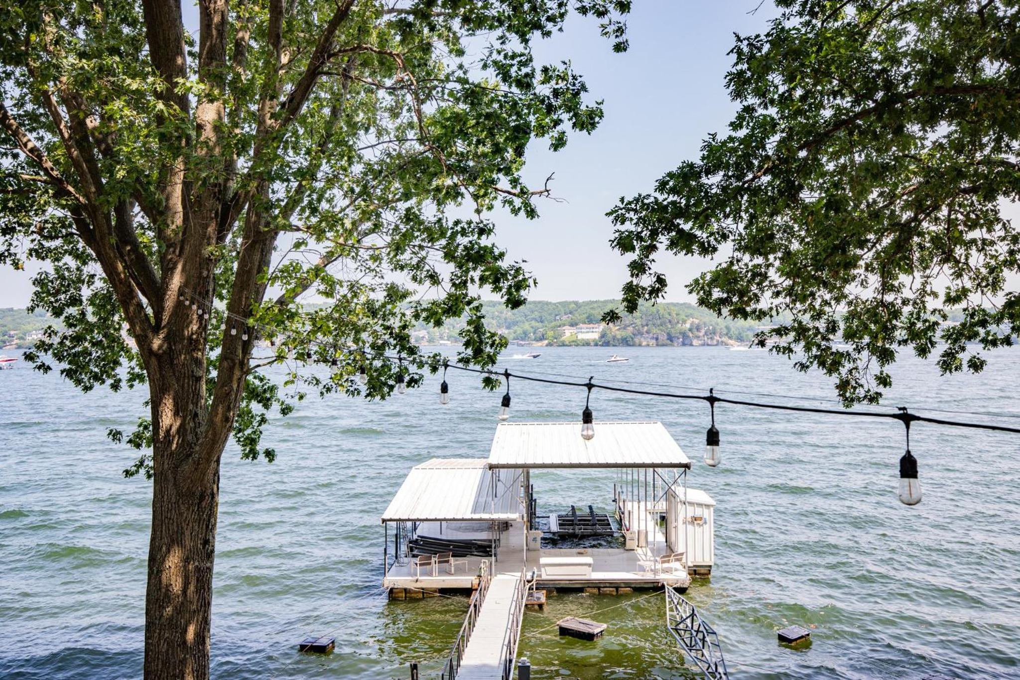Unforgettable Views & Lakefront Firepit Nights
