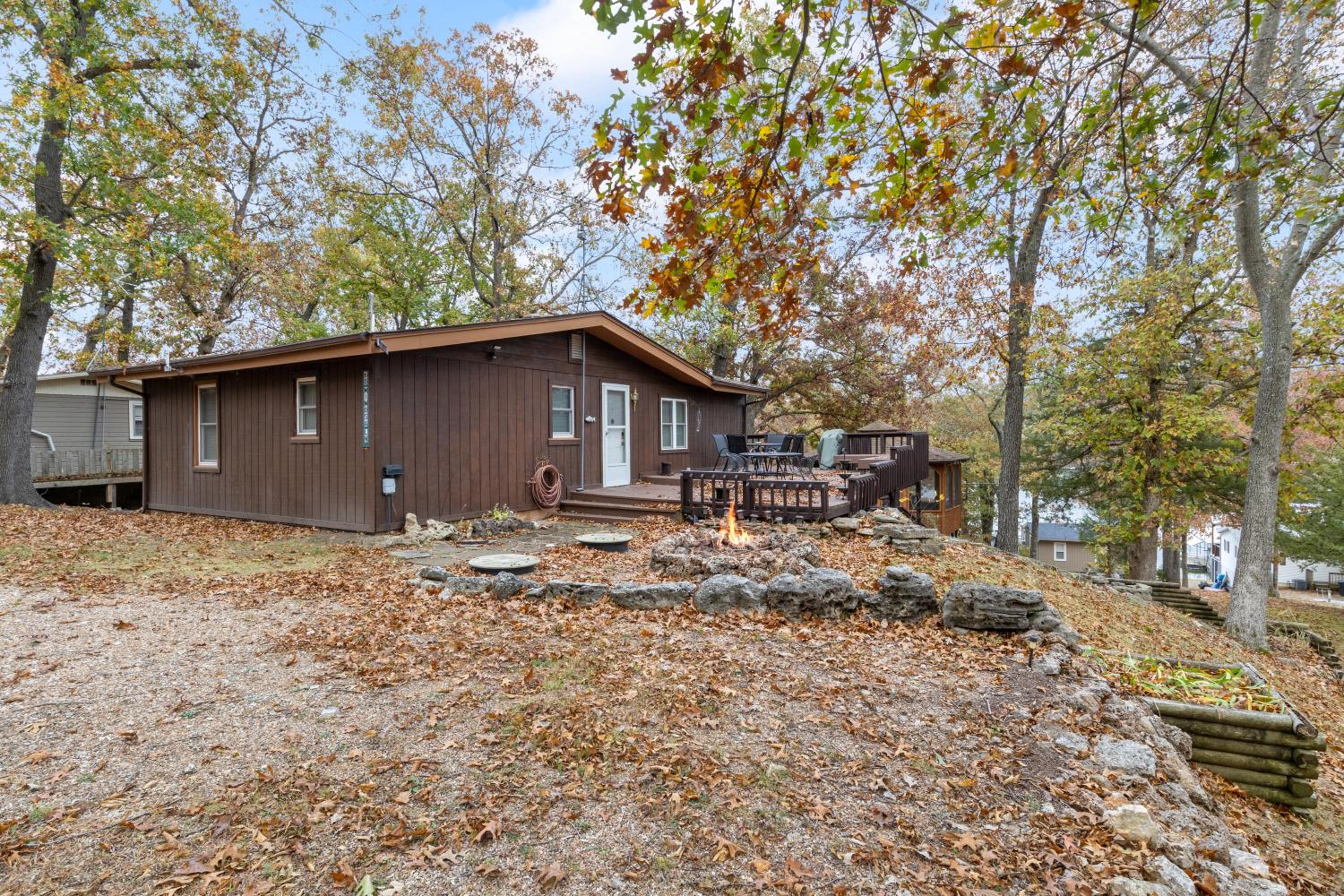 Stunning Lake View On A Nice & Quiet Relaxing Home