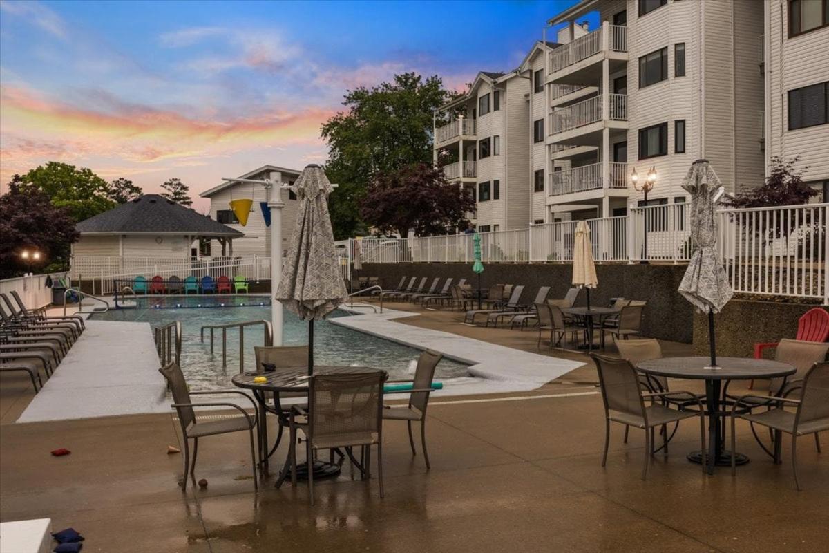 Lakefront Osage Beach Condo + Workspace w/ Pool Views