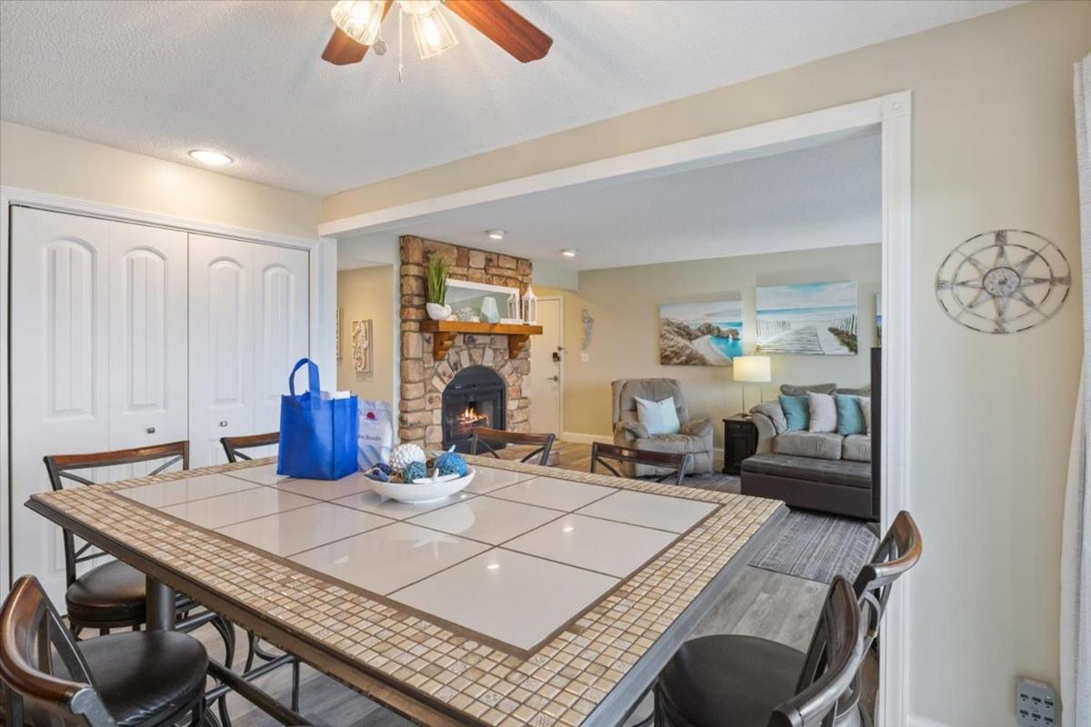 Lakefront Osage Beach Condo + Workspace w/ Pool Views