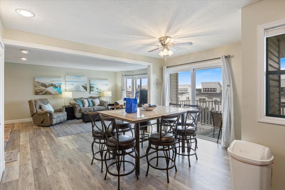 Lakefront Osage Beach Condo + Workspace w/ Pool Views