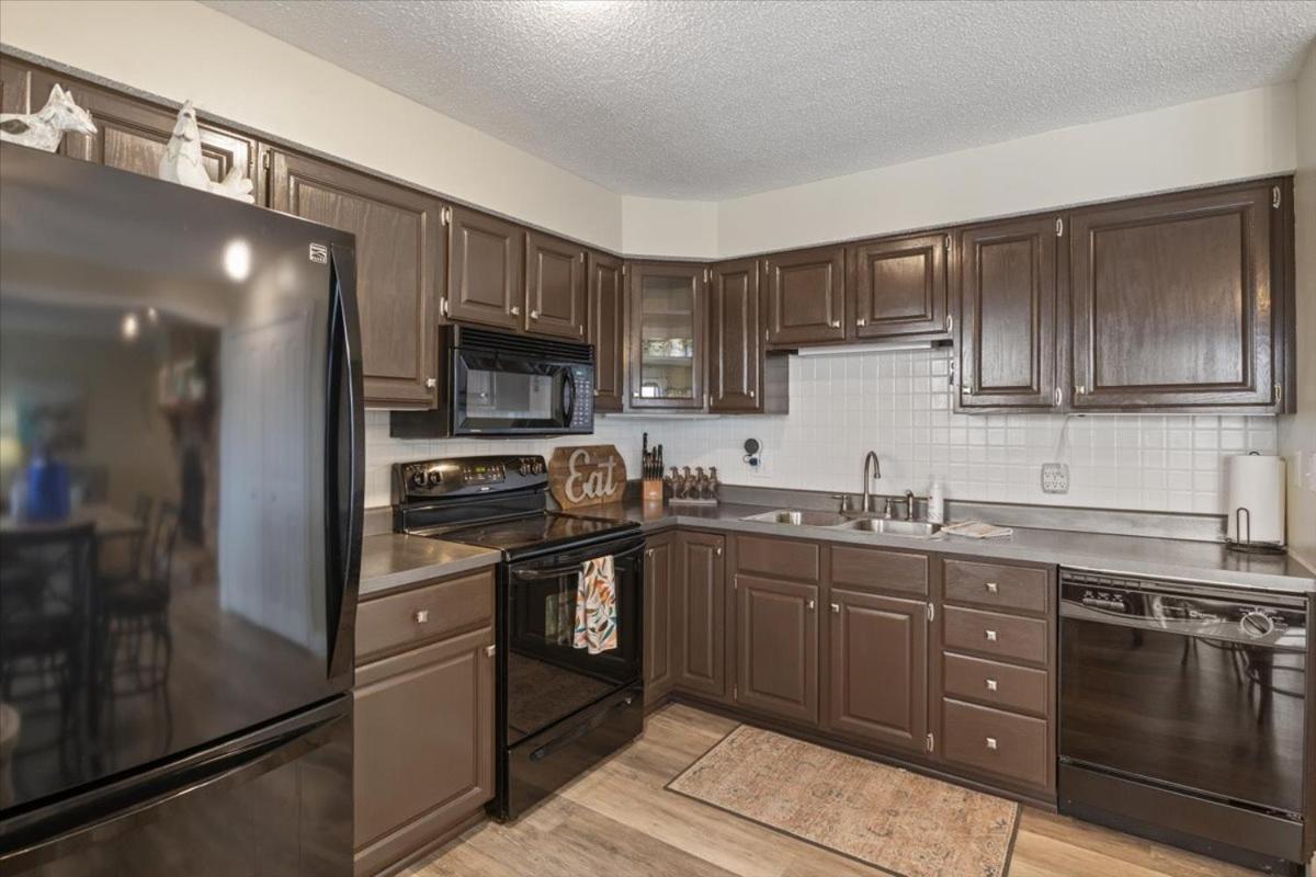 Lakefront Osage Beach Condo + Workspace w/ Pool Views