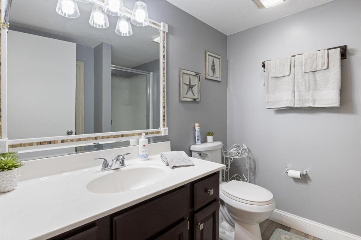 Lakefront Osage Beach Condo + Workspace w/ Pool Views