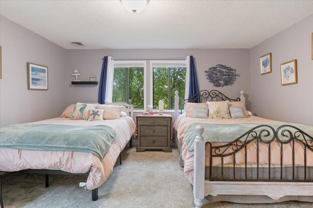 Lakefront Osage Beach Condo + Workspace w/ Pool Views
