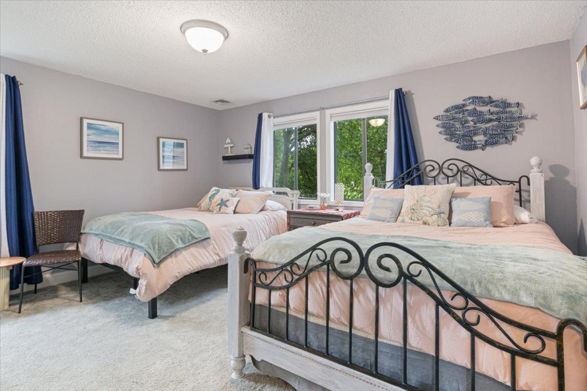 Lakefront Osage Beach Condo + Workspace w/ Pool Views