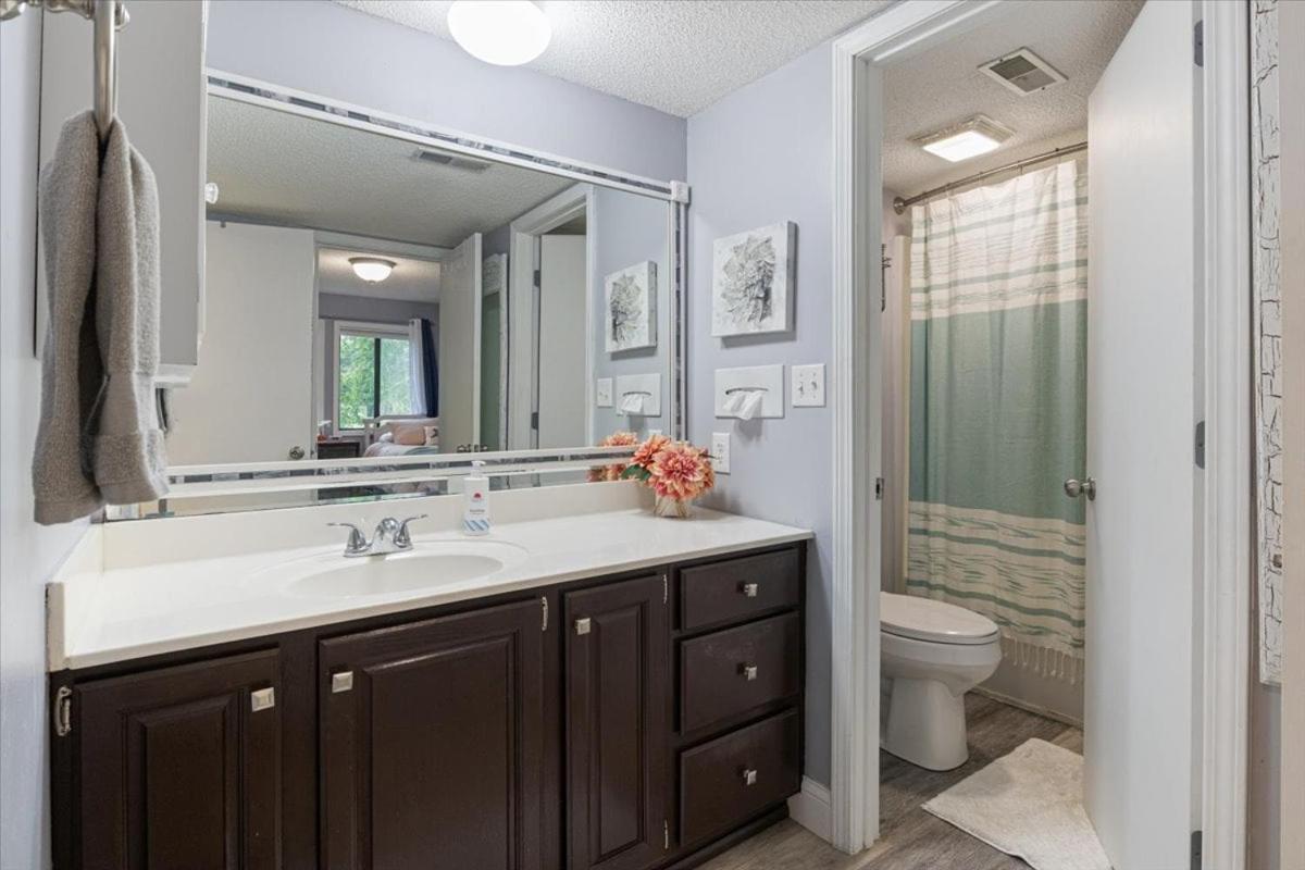 Lakefront Osage Beach Condo + Workspace w/ Pool Views