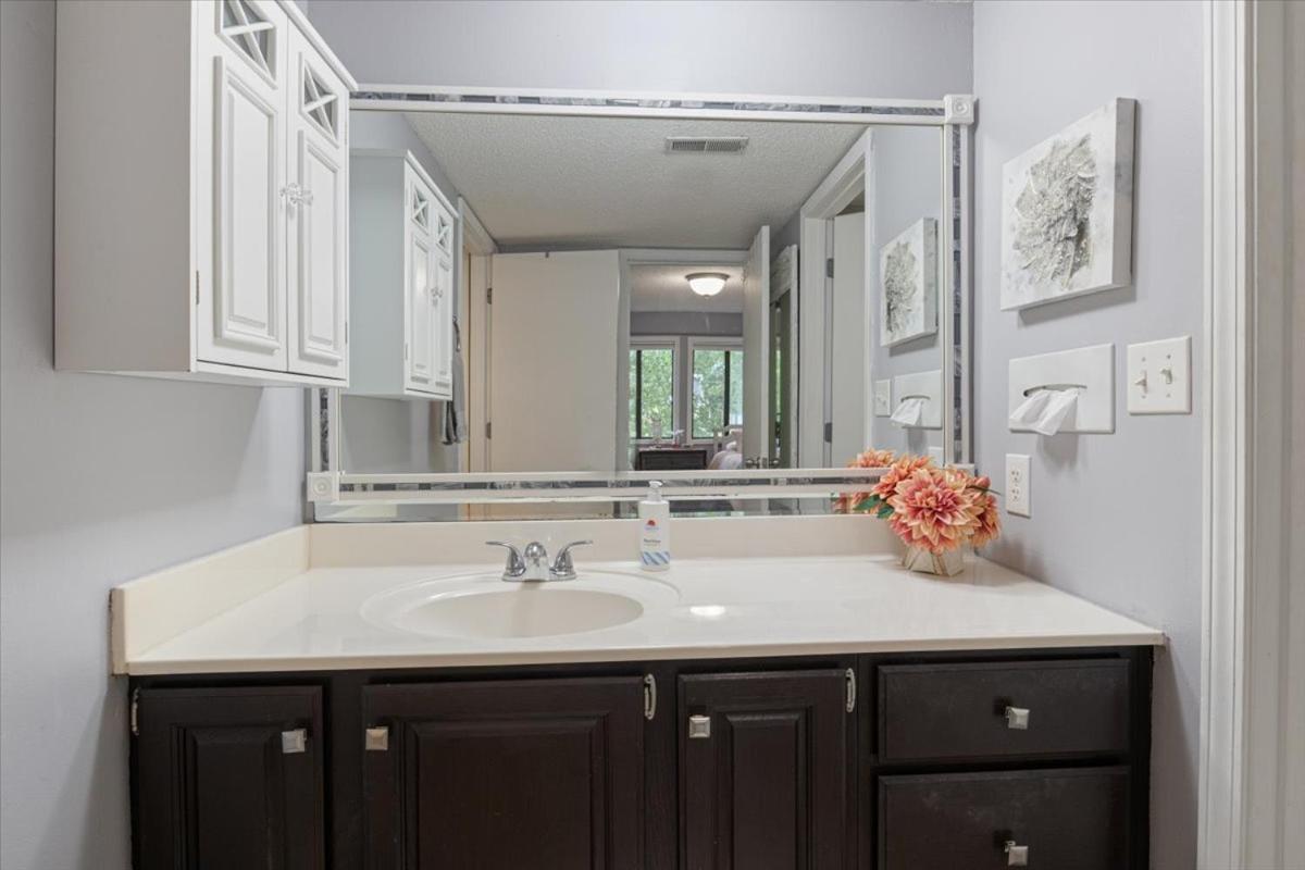 Lakefront Osage Beach Condo + Workspace w/ Pool Views