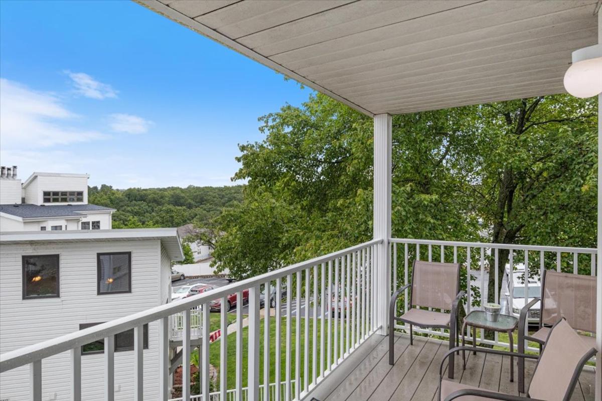Lakefront Osage Beach Condo + Workspace w/ Pool Views