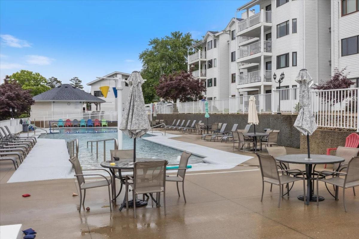Lakefront Osage Beach Condo + Workspace w/ Pool Views