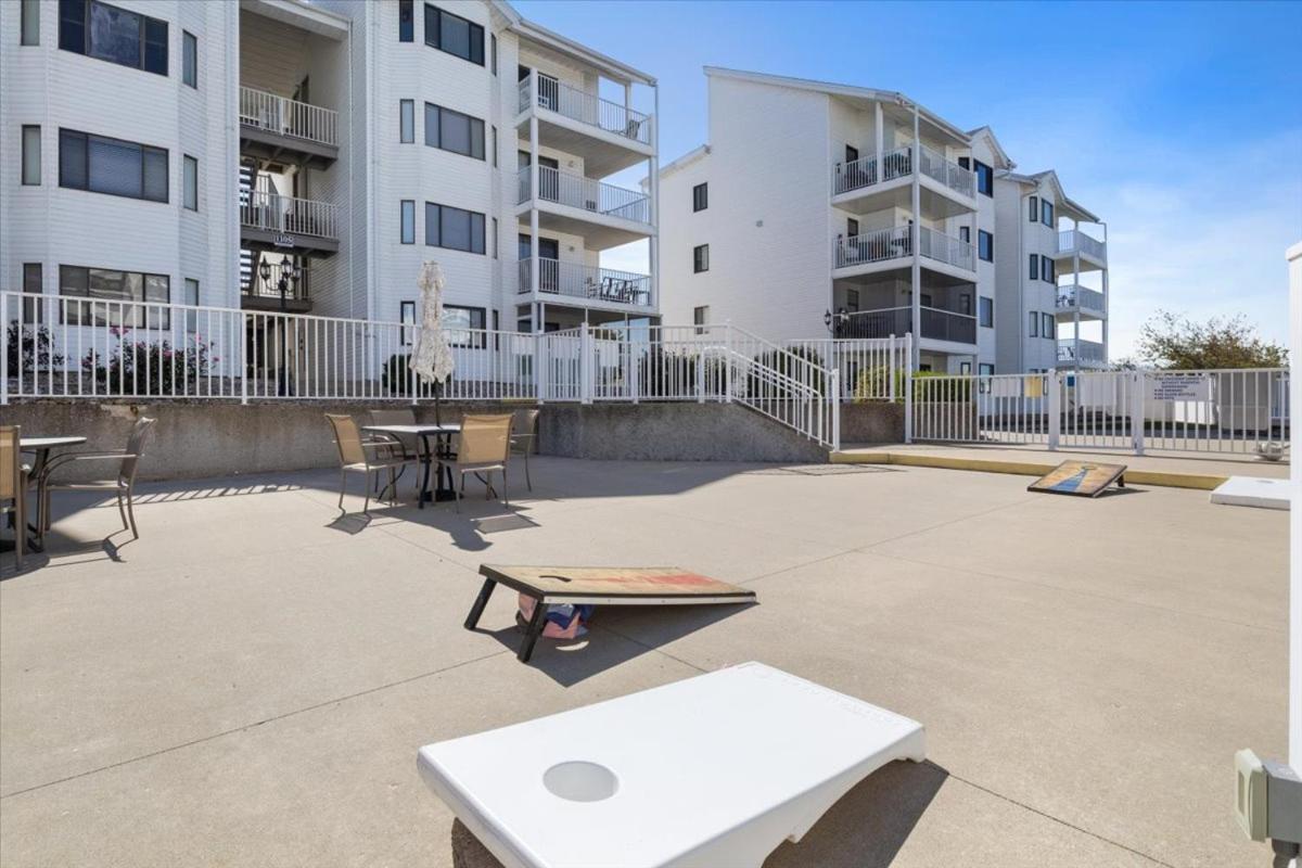 Lakefront Osage Beach Condo + Workspace w/ Pool Views