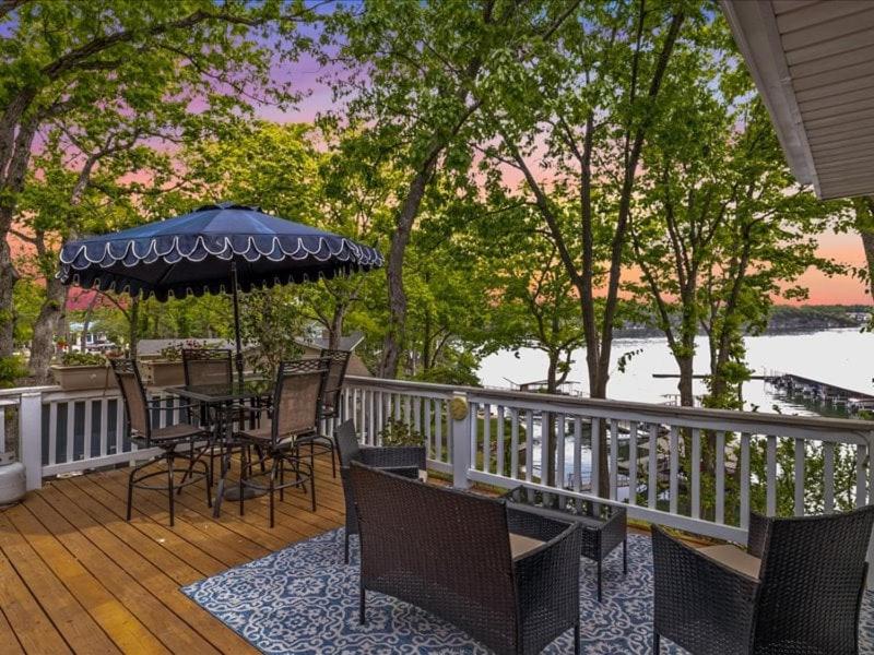 NEW! Lakefront Home -Amazing Dock -22mm -Sleeps 18