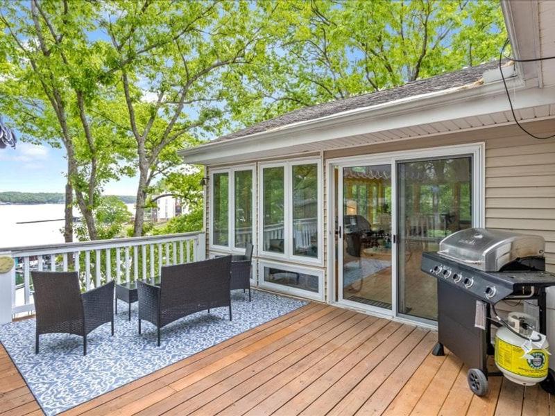 NEW! Lakefront Home -Amazing Dock -22mm -Sleeps 18