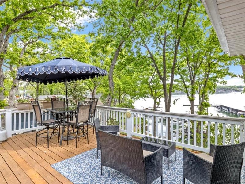 NEW! Lakefront Home -Amazing Dock -22mm -Sleeps 18