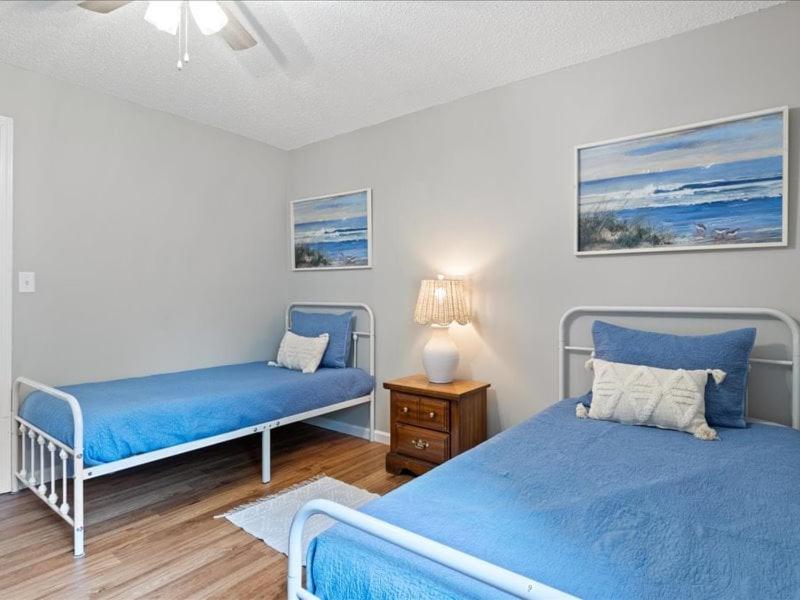 NEW! Lakefront Home -Amazing Dock -22mm -Sleeps 18