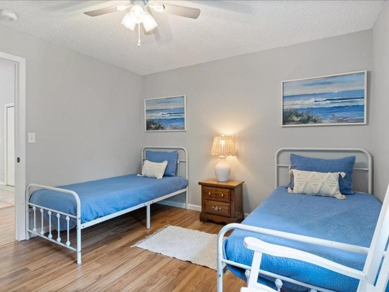 NEW! Lakefront Home -Amazing Dock -22mm -Sleeps 18