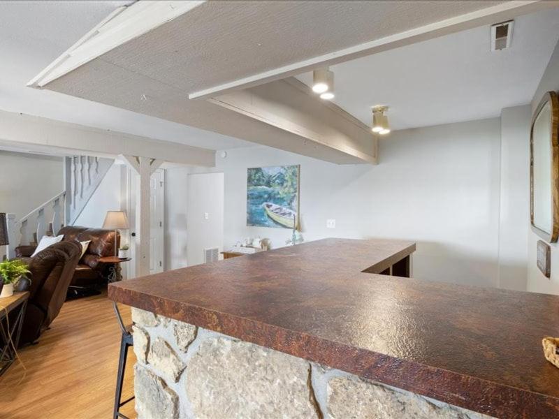 NEW! Lakefront Home -Amazing Dock -22mm -Sleeps 18