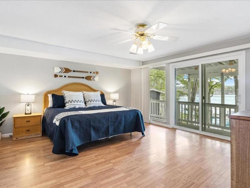 NEW! Lakefront Home -Amazing Dock -22mm -Sleeps 18