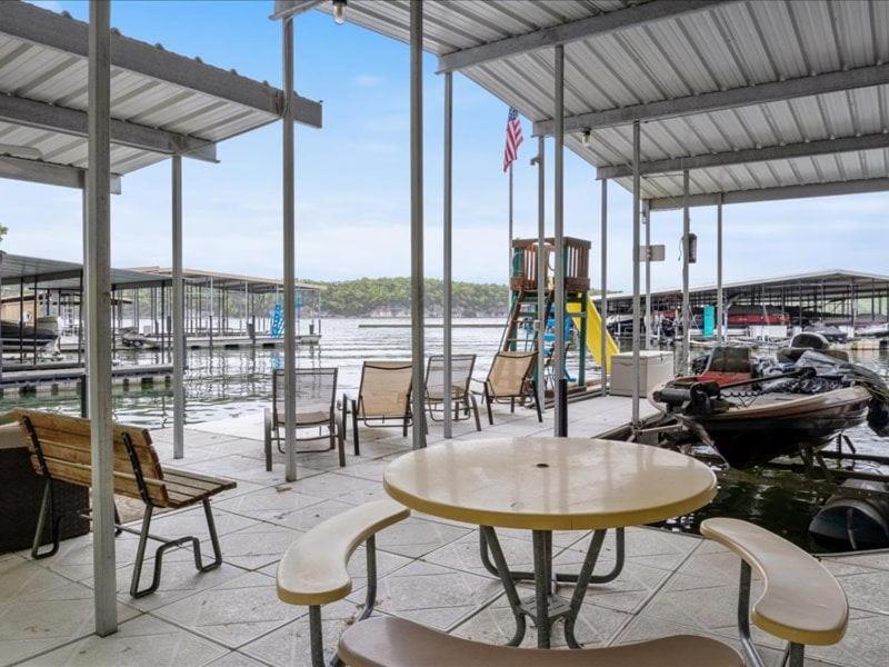 NEW! Lakefront Home -Amazing Dock -22mm -Sleeps 18
