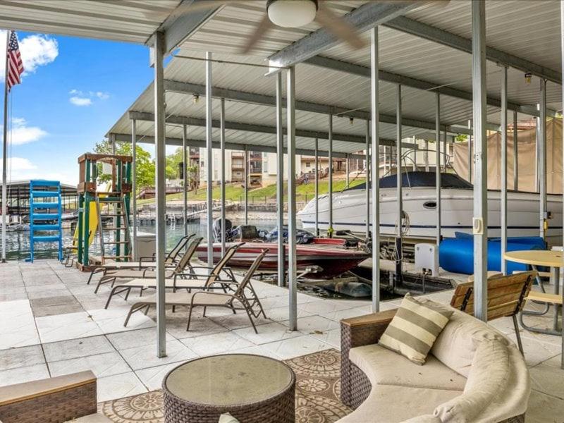 NEW! Lakefront Home -Amazing Dock -22mm -Sleeps 18