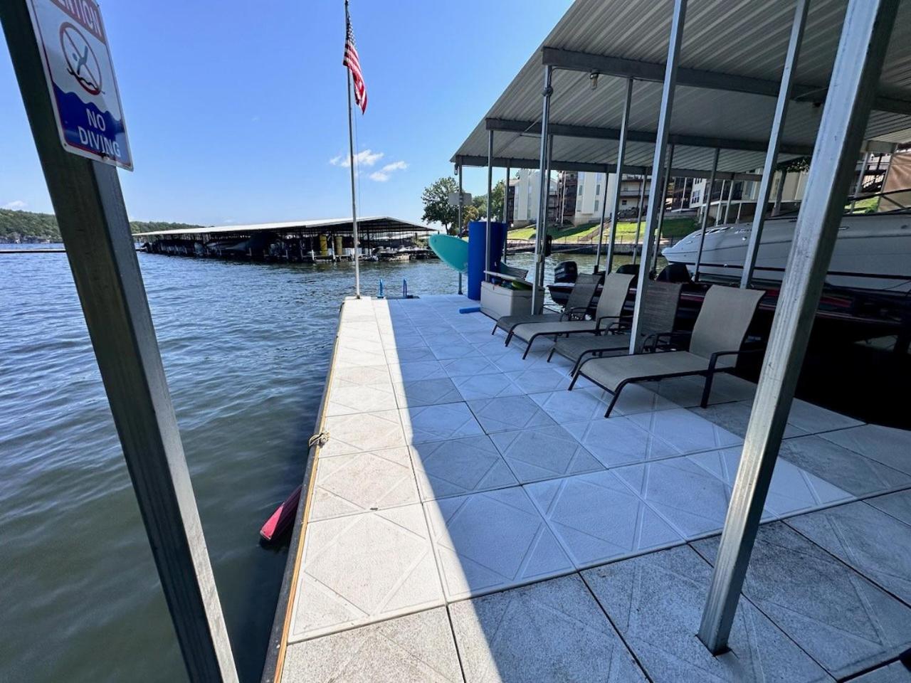 NEW! Lakefront Home -Amazing Dock -22mm -Sleeps 18