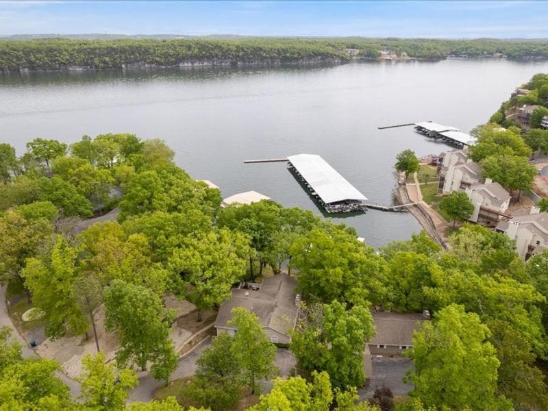 NEW! Lakefront Home -Amazing Dock -22mm -Sleeps 18