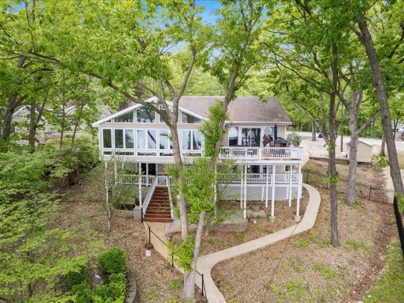 NEW! Lakefront Home -Amazing Dock -22mm -Sleeps 18