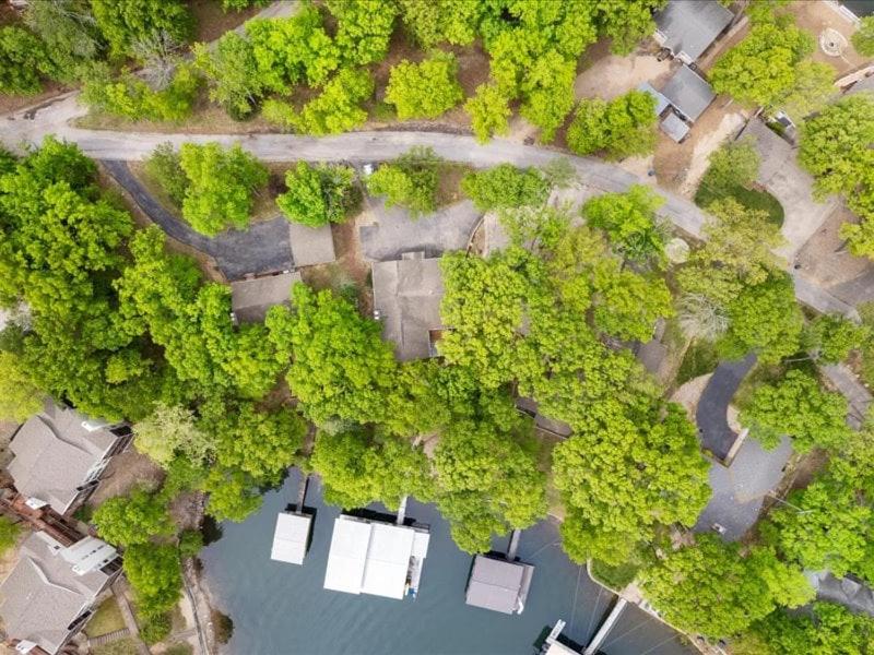 NEW! Lakefront Home -Amazing Dock -22mm -Sleeps 18