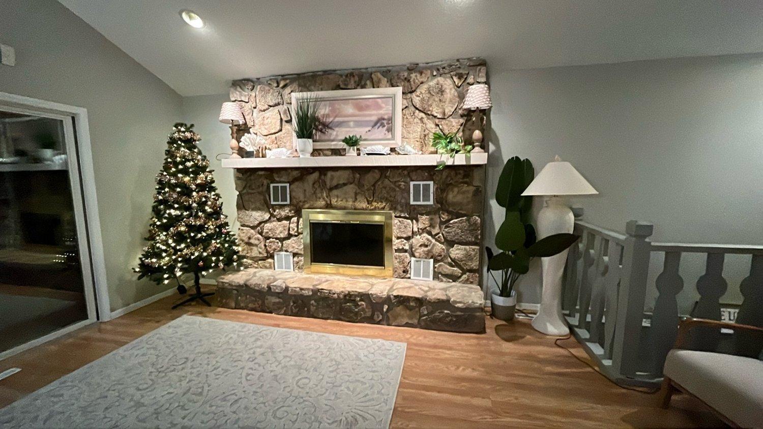 NEW! Lakefront Home -Amazing Dock -22mm -Sleeps 18