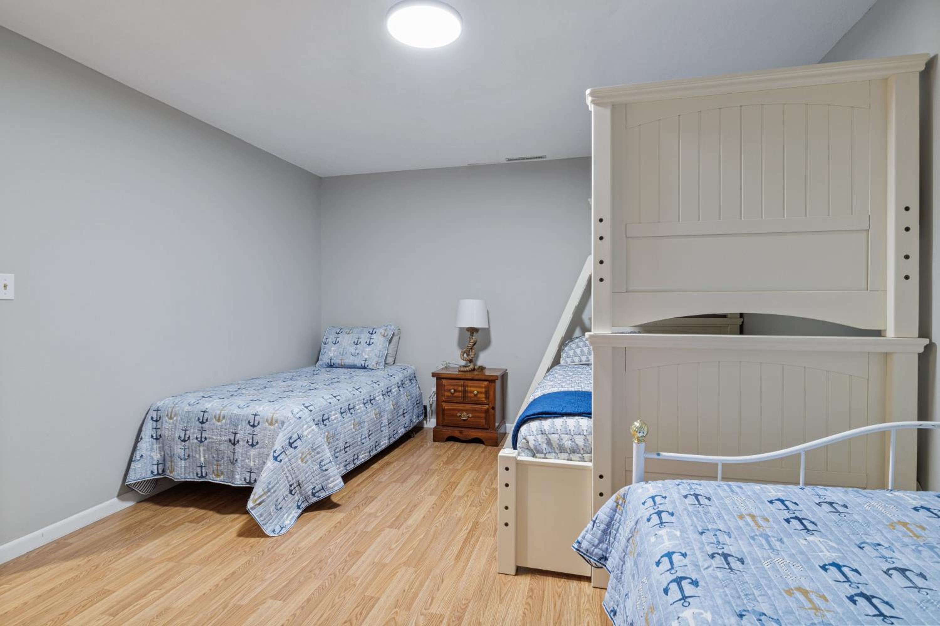 NEW! Lakefront Home -Amazing Dock -22mm -Sleeps 18