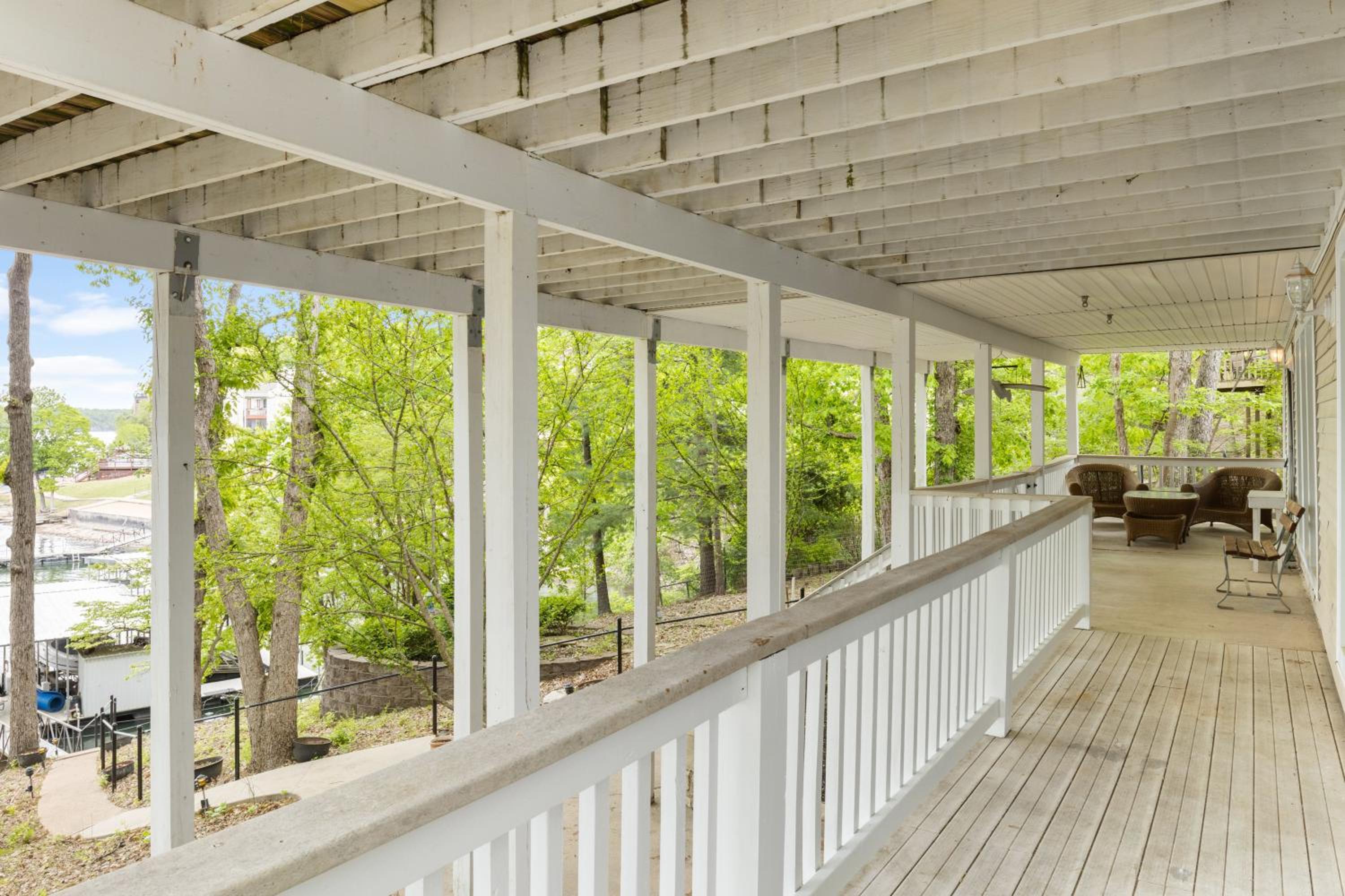 NEW! Lakefront Home -Amazing Dock -22mm -Sleeps 18
