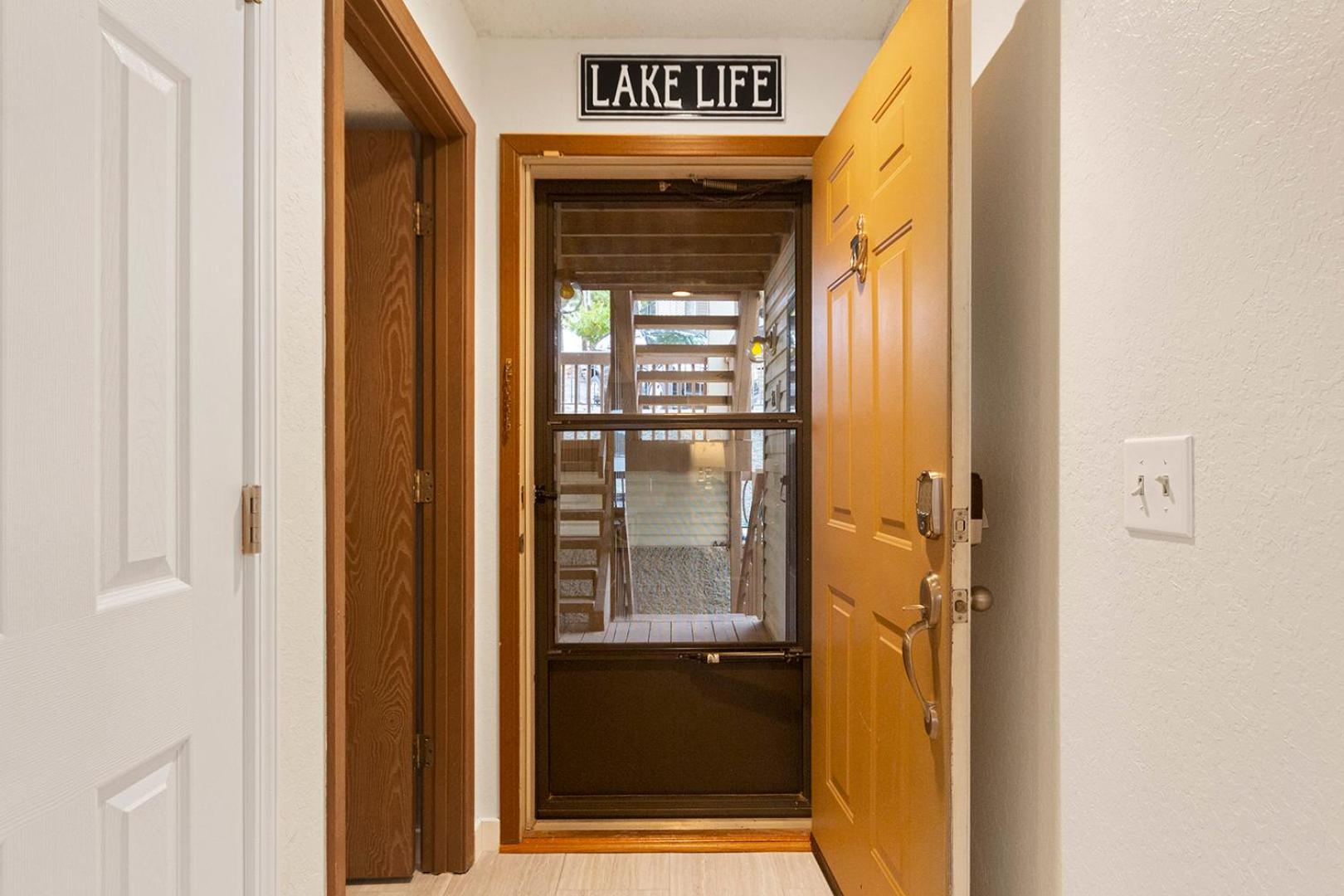 Lakefront Couple Retreat near Hot Spots and Dining