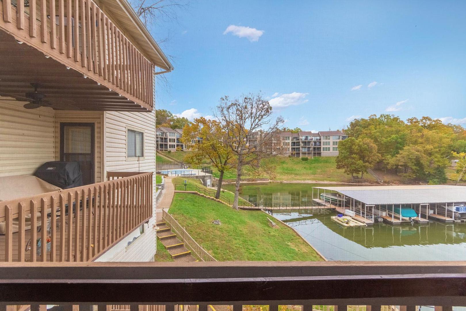 Lakefront Couple Retreat near Hot Spots and Dining