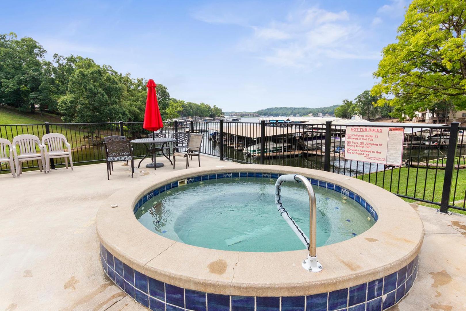 Lakefront Couple Retreat near Hot Spots and Dining