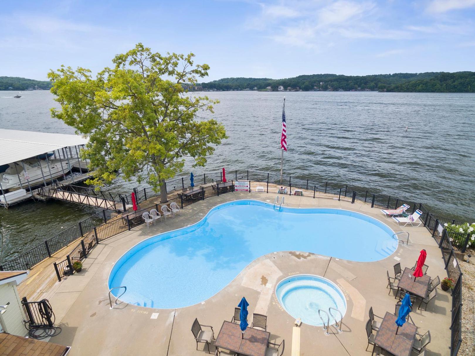 Lakefront Couple Retreat near Hot Spots and Dining