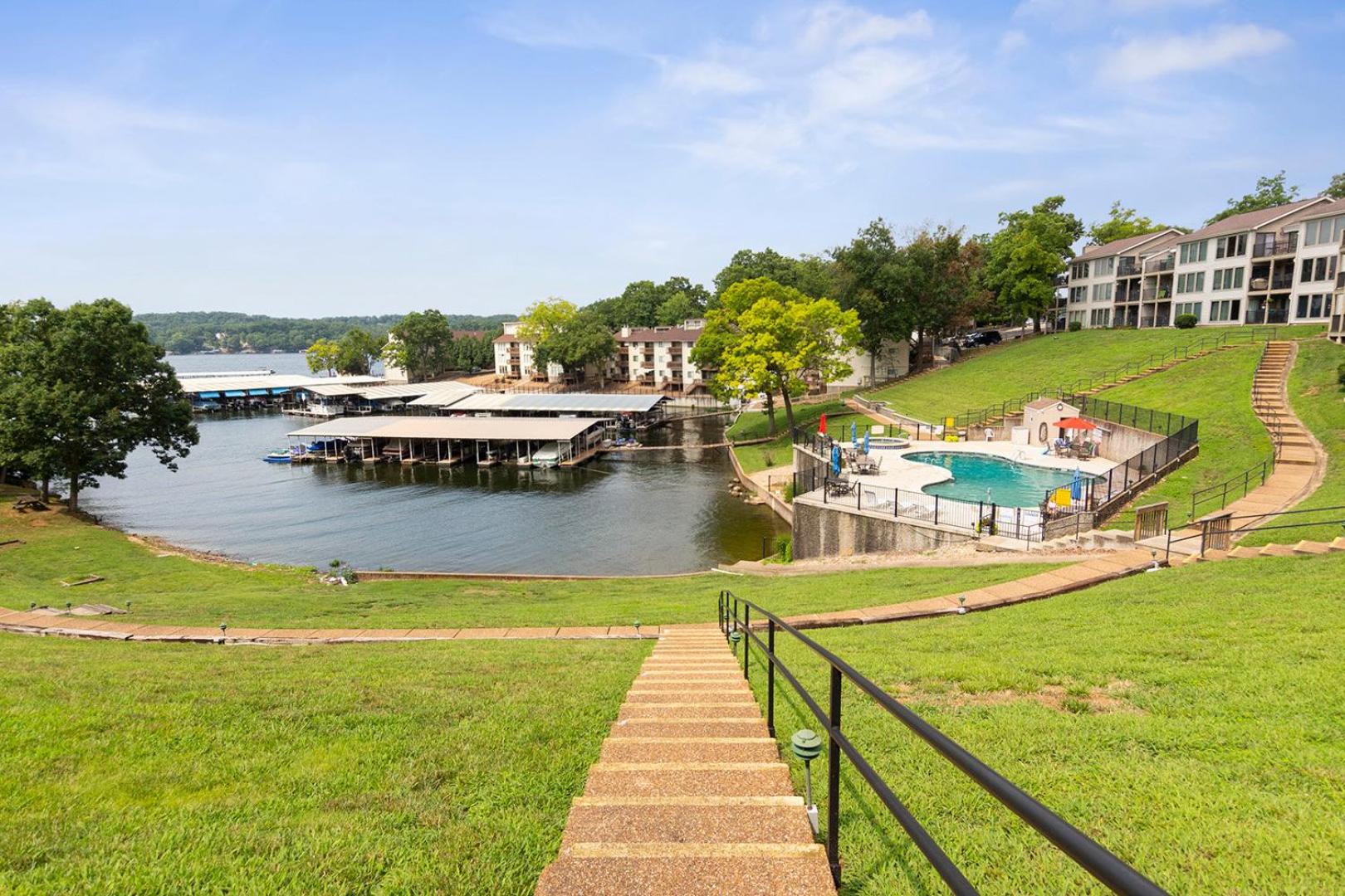 Lakefront Couple Retreat near Hot Spots and Dining