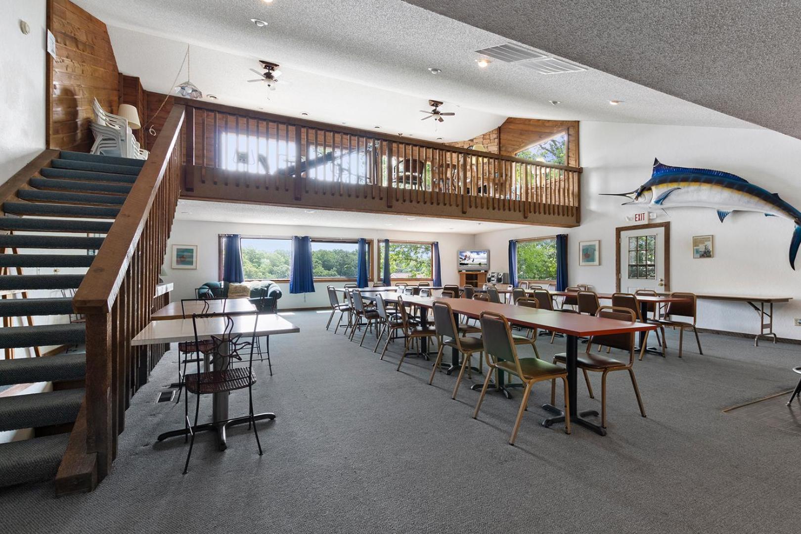 Lakefront Couple Retreat near Hot Spots and Dining
