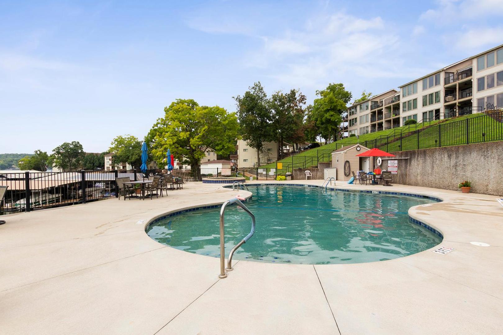 Lakefront Couple Retreat near Hot Spots and Dining
