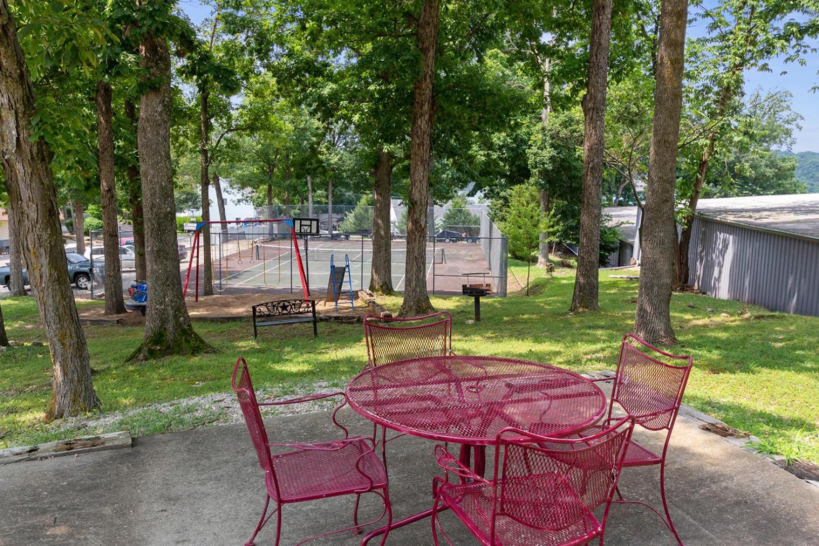Lakefront Couple Retreat near Hot Spots and Dining