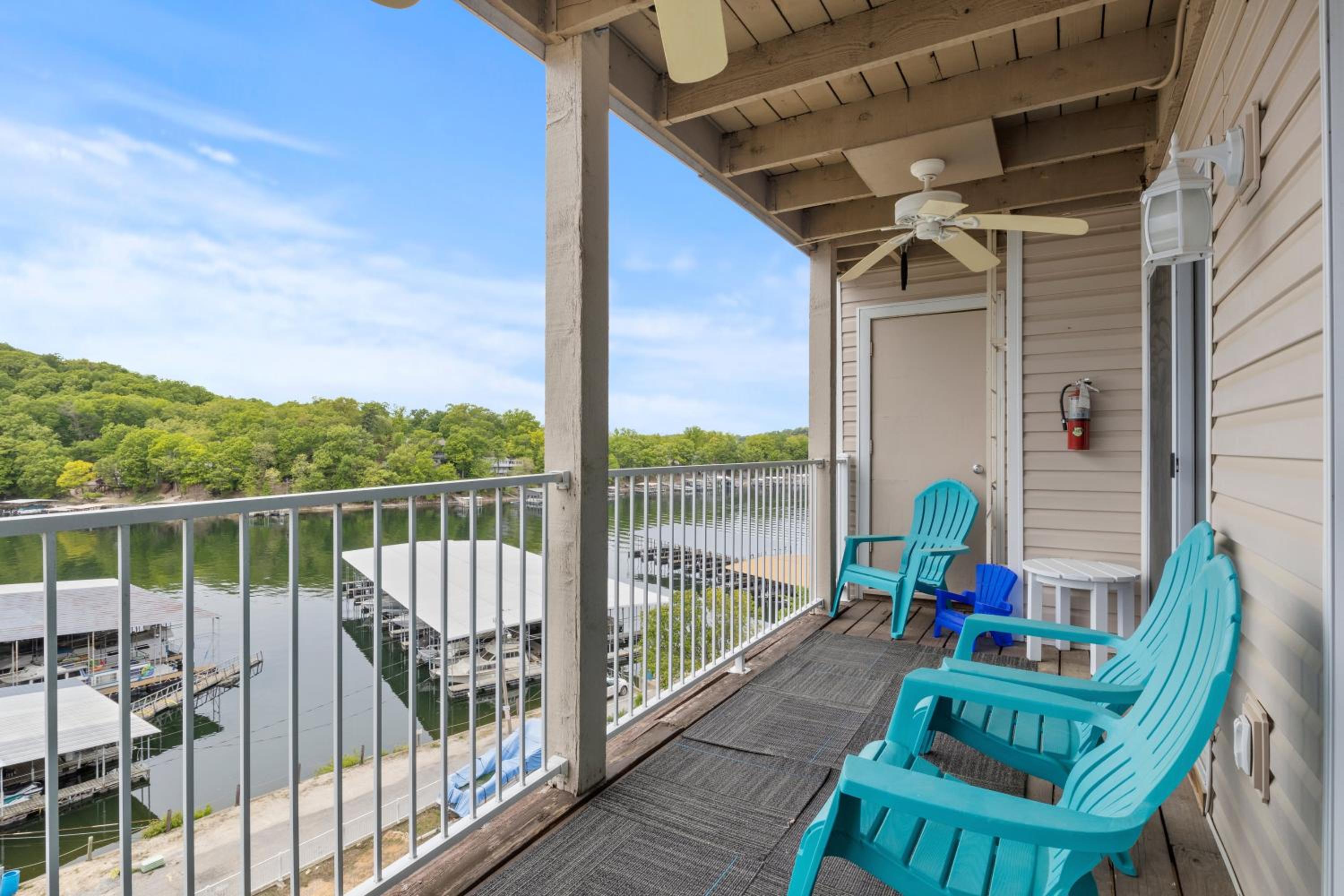 Great Views and Pool Next to Docknockers!