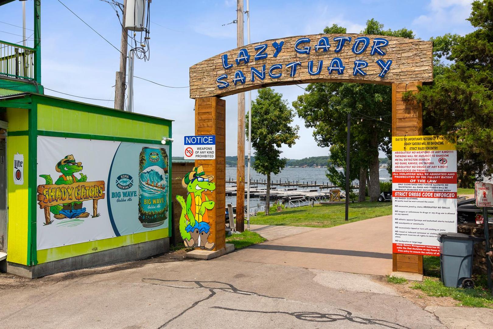 Lakefront Couple Retreat near Hot Spots and Dining