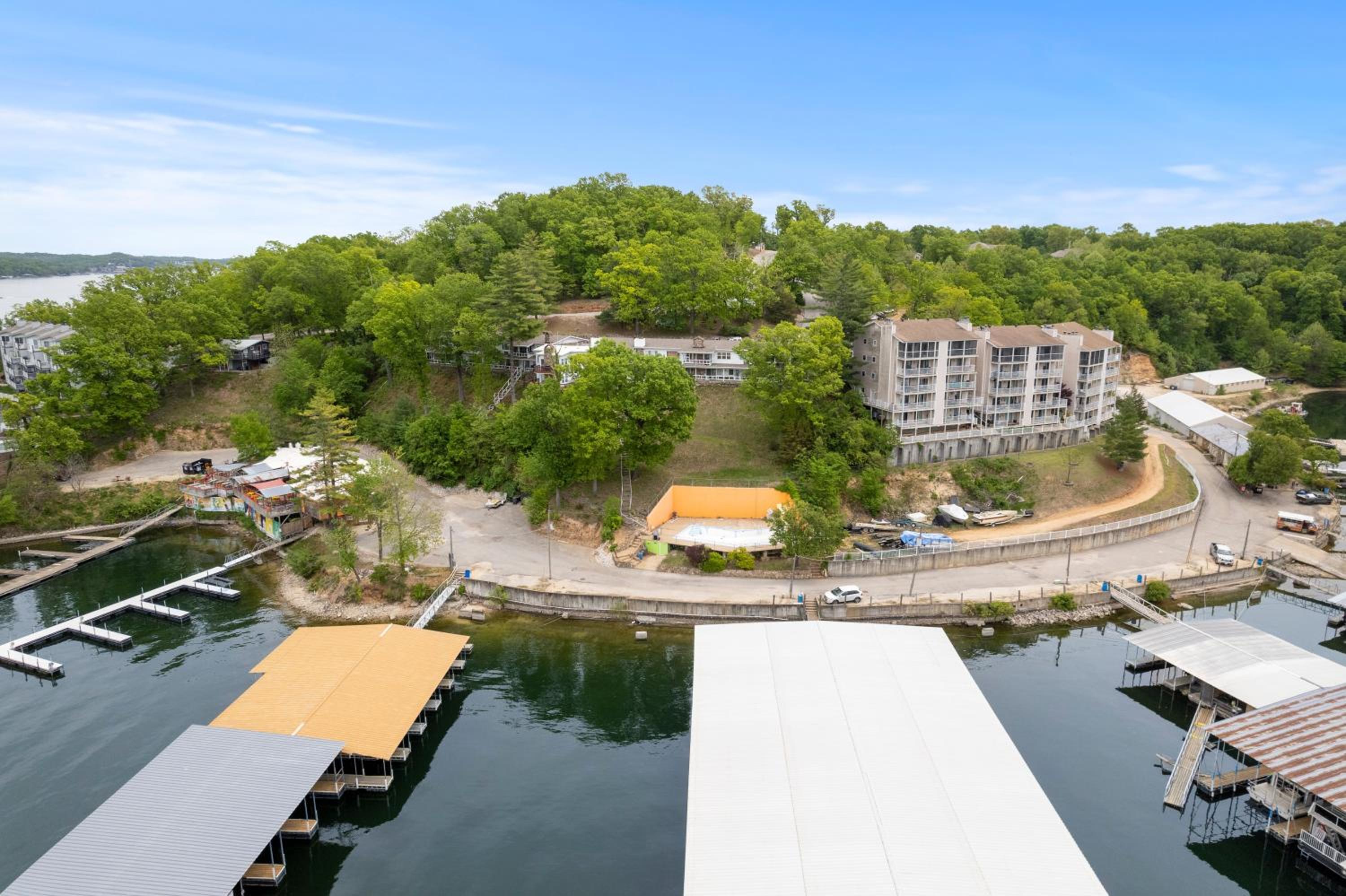 Great Views and Pool Next to Docknockers!
