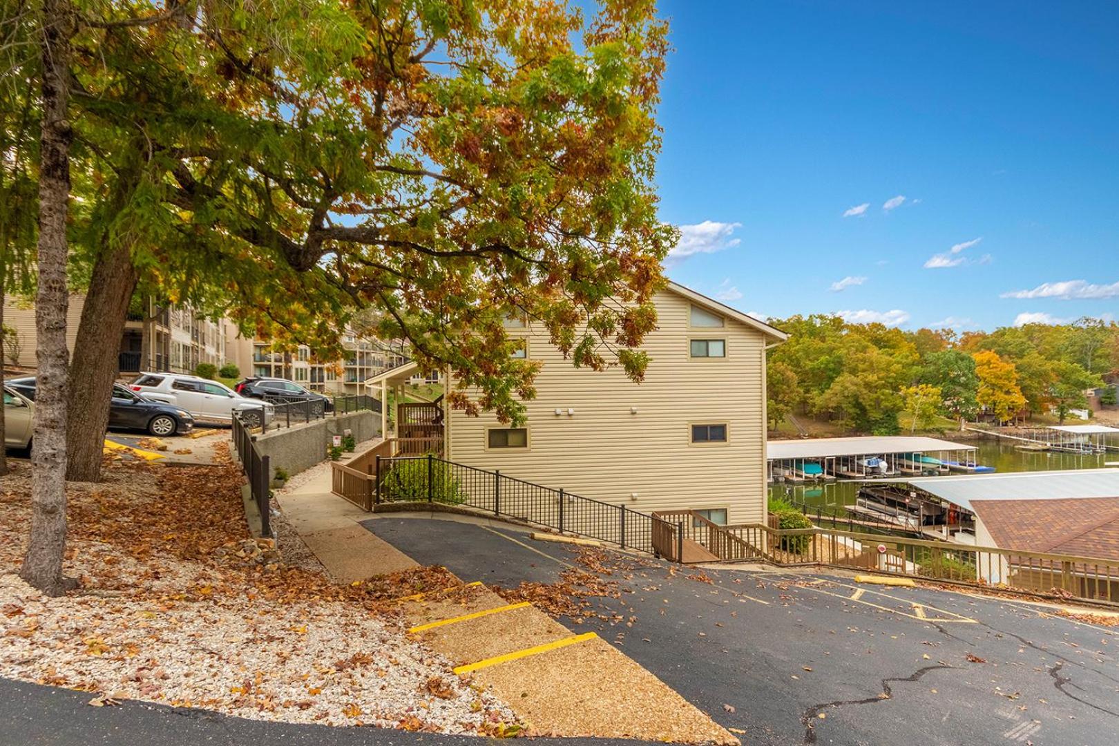 Lakefront Couple Retreat near Hot Spots and Dining
