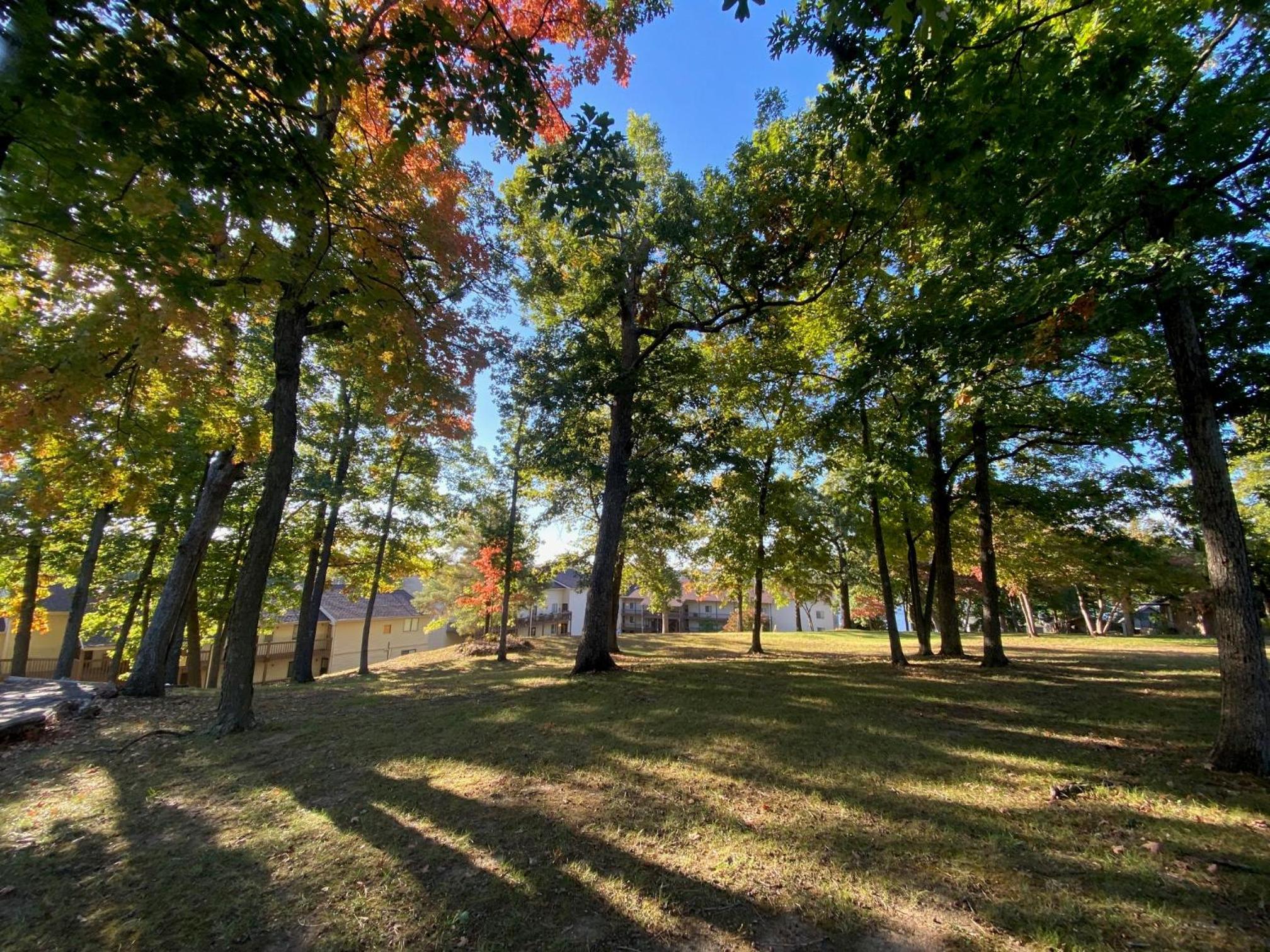 Lakefront Couple Retreat near Hot Spots and Dining